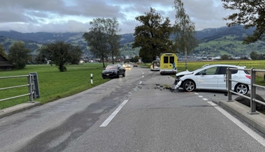 Unfall auf der Kriessernstrasse: Zwei verletzte Frauen und hoher Sachschaden