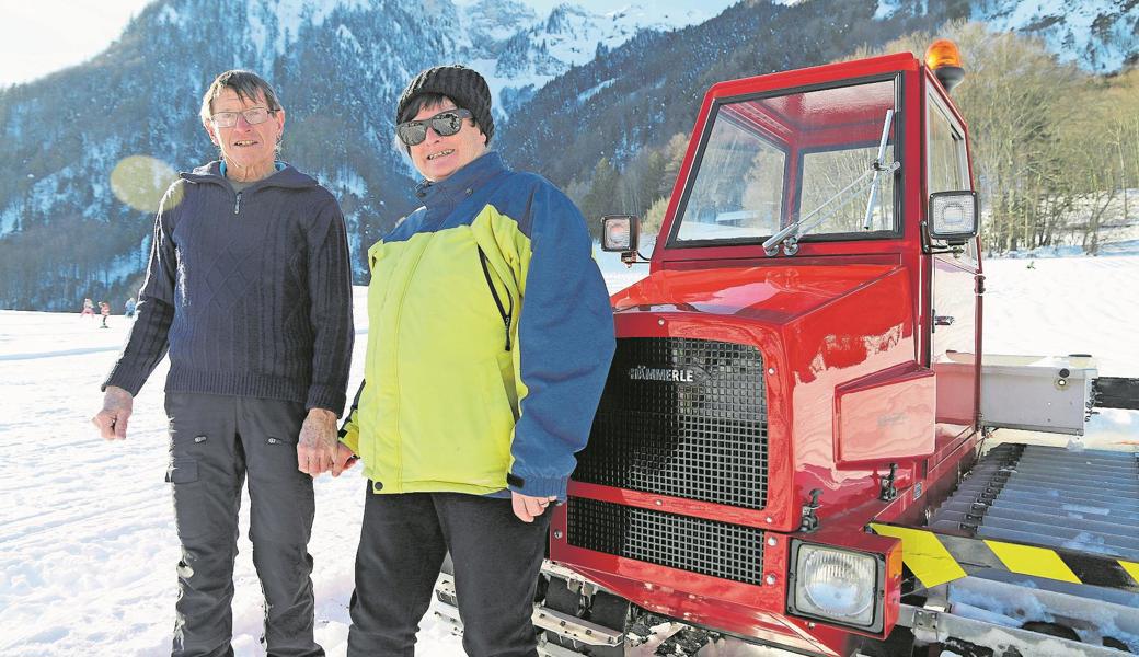 Bernhard und Hanny Egeter starteten mit dem aufgerüsteten Pistenfahrzeug in die Wintersaison.