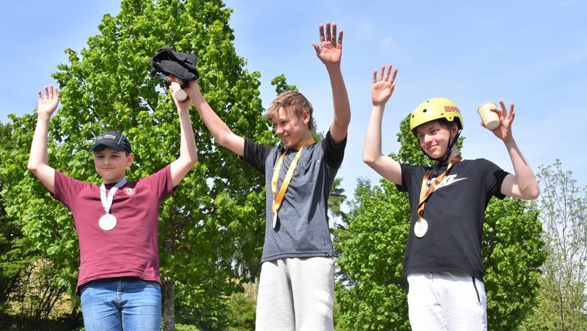 Cooler «Snake Run» - Schlange fahren auf dem Bernecker Pumptrack bei der Saisoneröffnung