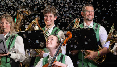 Mit Trompeten und Klarinette: Blasmusik übernimmt Rhema