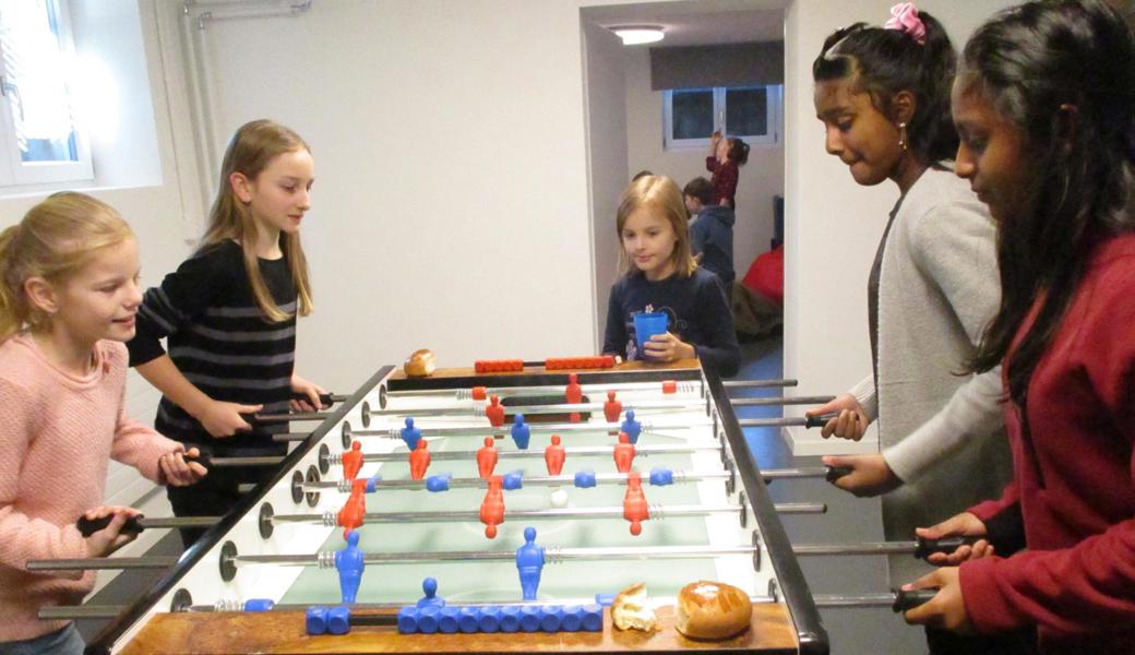 Auch Jugendliche finden ausreichend Platz, beim Austausch oder einer Partie Tischfussball. 