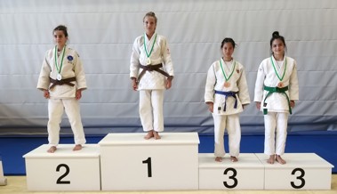 Helena Zäch gewinnt internationales Turnier – auch Nachwuchsteam siegreich Helena Zäch gewinnt internationales Turnier – auch Nachwuchsteam siegreich