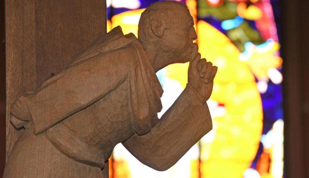 «Schweige und höre», scheint die Figur in der katholischen Kirche in Heerbrugg zu sagen. 