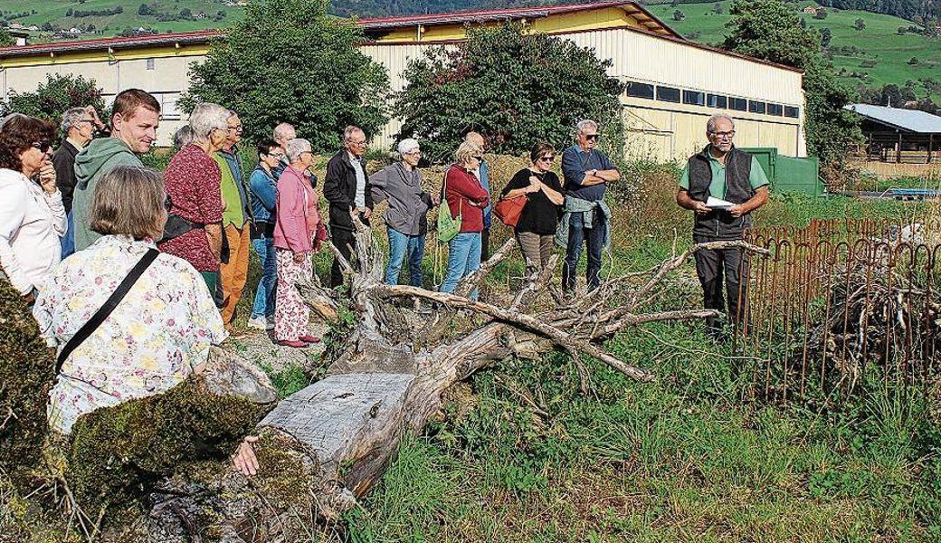 Werner Strub verstand es, die Besonderheiten des Gartens zu erklären. 