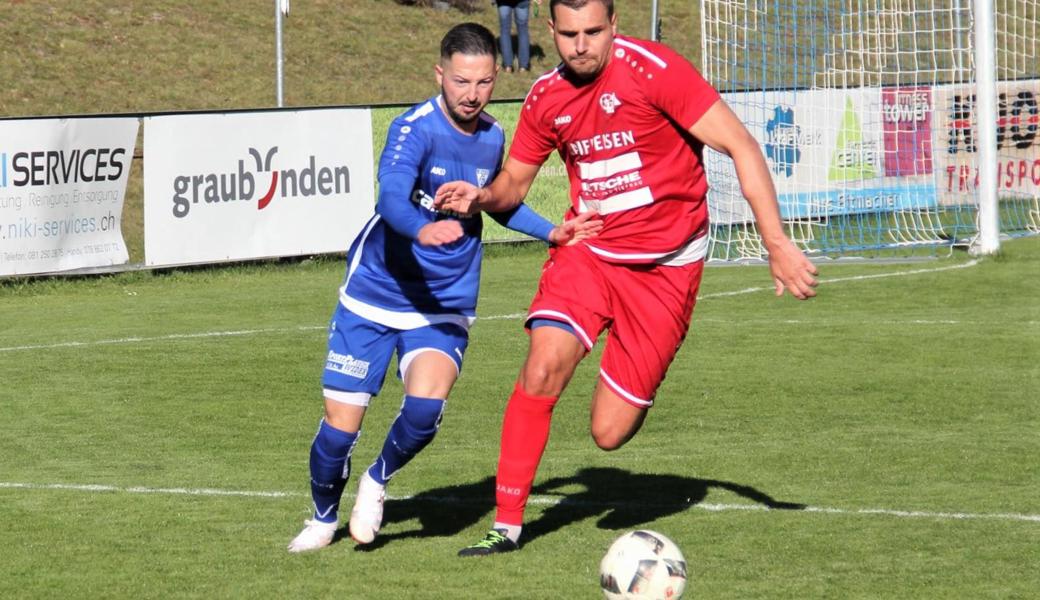 Der FC Montlingen mit Stürmer Michel Gadient (rechts) mühte sich in Ems zu einem torlosen Unentschieden und stoppte damit seine vier Spiele lange Niederlagenserie.