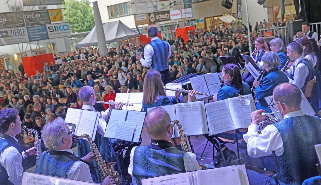 Was wäre ein Nachbarschaftsfest ohne Musik? Der Musikverein St. Margrethen kümmerte sich darum und unterhielt die vielen Gäste. 