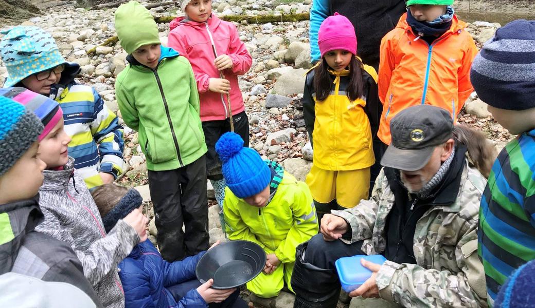 Der FerienSpass ermöglicht den Kindern und Jugendlichen vielfältige Erlebnisse, wie hier beim Abenteuer Goldwaschen 2019.   