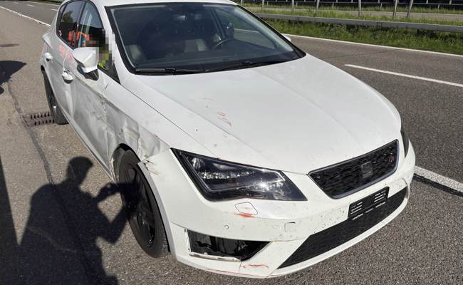 Zwei übermüdete Verkehrsteilnehmende bauten je einen Unfall
