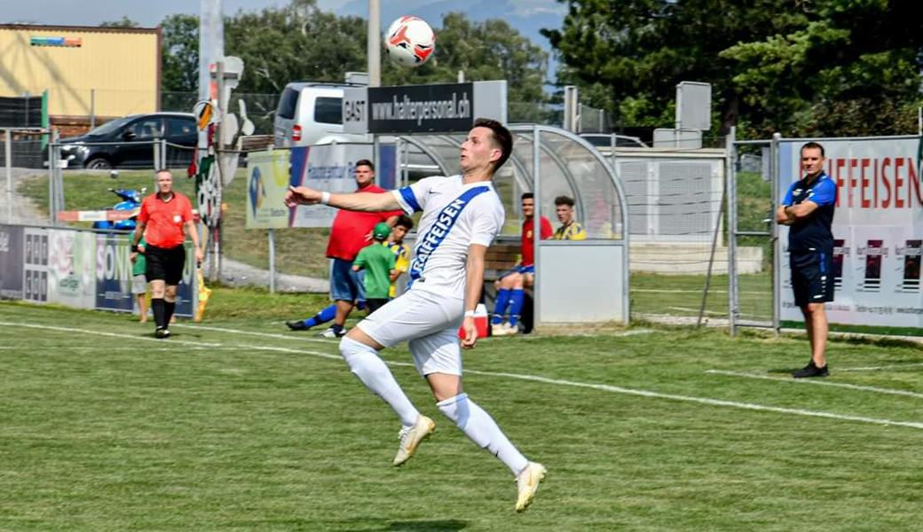 Michael spielte am Pokaltunier in Rebstein Fussball.