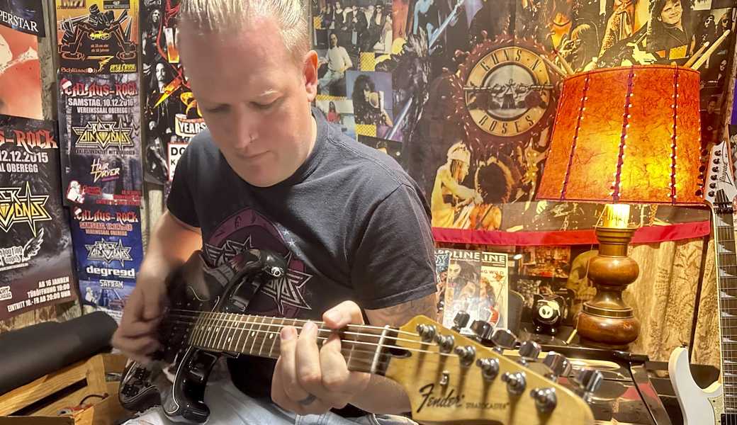 Gründungsmitglied Andi Fässler arbeitet oft allein – maximal jedoch zu zweit – an neuen Songs im Proberaum in Kriessern.  Gründungsmitglied Andi Fässler arbeitet oft allein – maximal jedoch zu zweit – an neuen Songs im Proberaum in Kriessern.