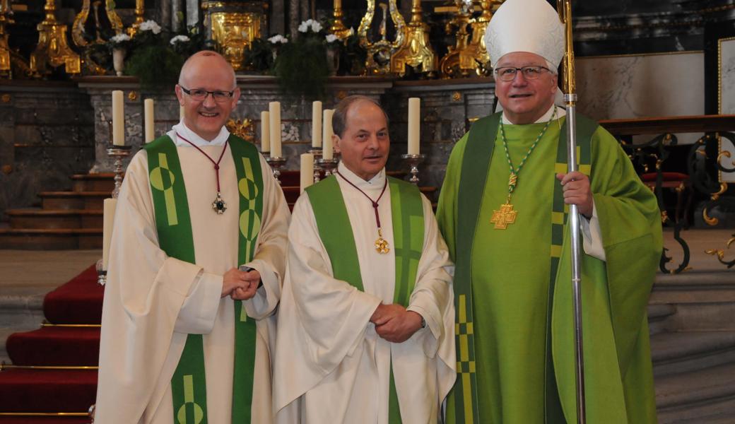  Domdekan Guido Scherrer (li), Dekan und Pfarrer Josef Benz, Bischof Markus Büchel.