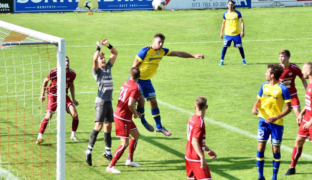 Au-Berneck siegt überraschend auswärts gegen Dardania und überspringt damit den FC Montlingen, bei dem es weiterhin kriselt.