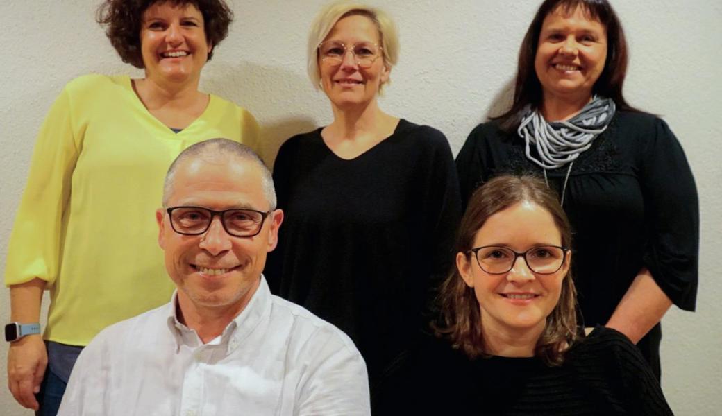 Vorstand und Dirigentin des Gemischten Chors Eichberg (von links):  Jasi Hutter, Turi Treichler, Katja Bernoi, Karin Heeb, Claudia Sgier (es fehlt Sonja Arnold). 