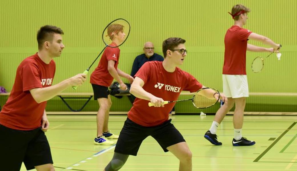 Jeweils am Montag werden Interessierte in den einfach zu erlernenden Badminton-Sport eingeführt. 