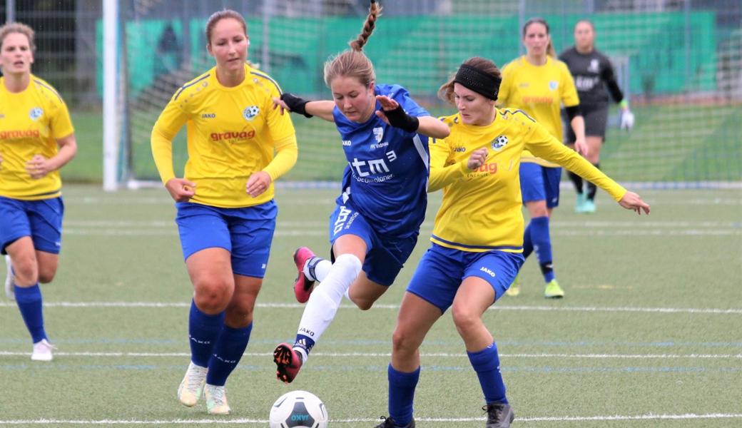 Widnau (in Blau) setzte sich im Derby gegen Au-Berneck deutlich durch.