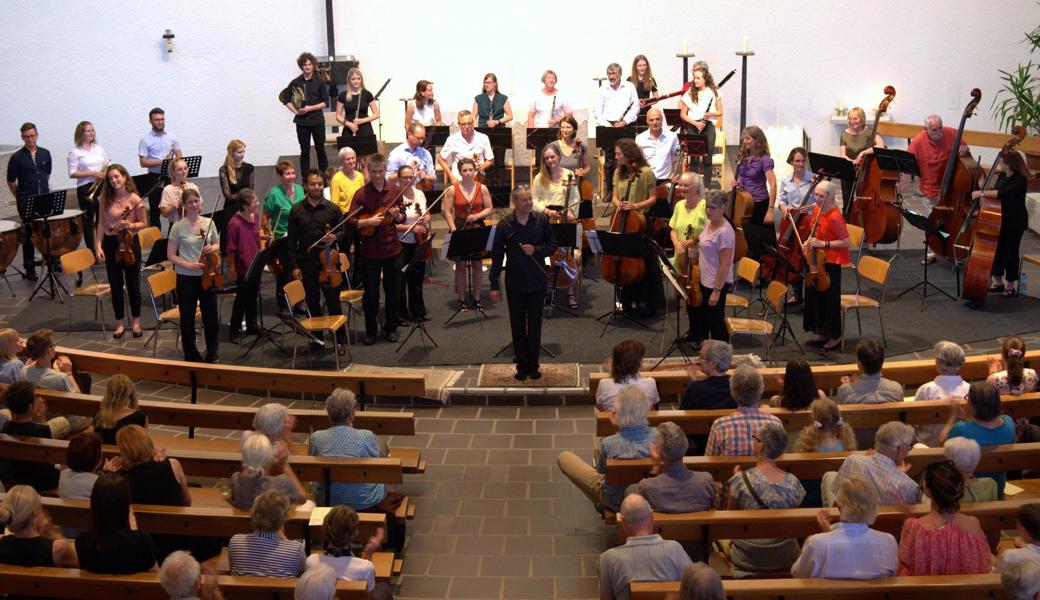 Solist und Orchester spielten eine gleichwertige Rolle. 