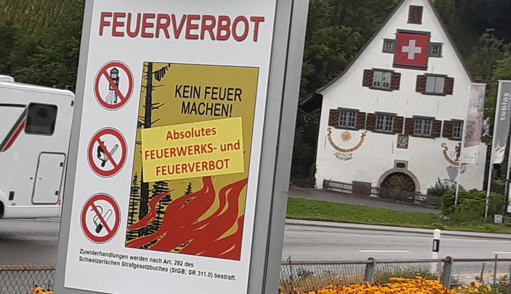 Auch wenn dieses Plakat nicht ganz korrekt ist: In die Irre geführt wurde niemand – denn faktisch gilt in Berneck durchaus ein absolutes Feuer- und Feuerwerksverbot. 