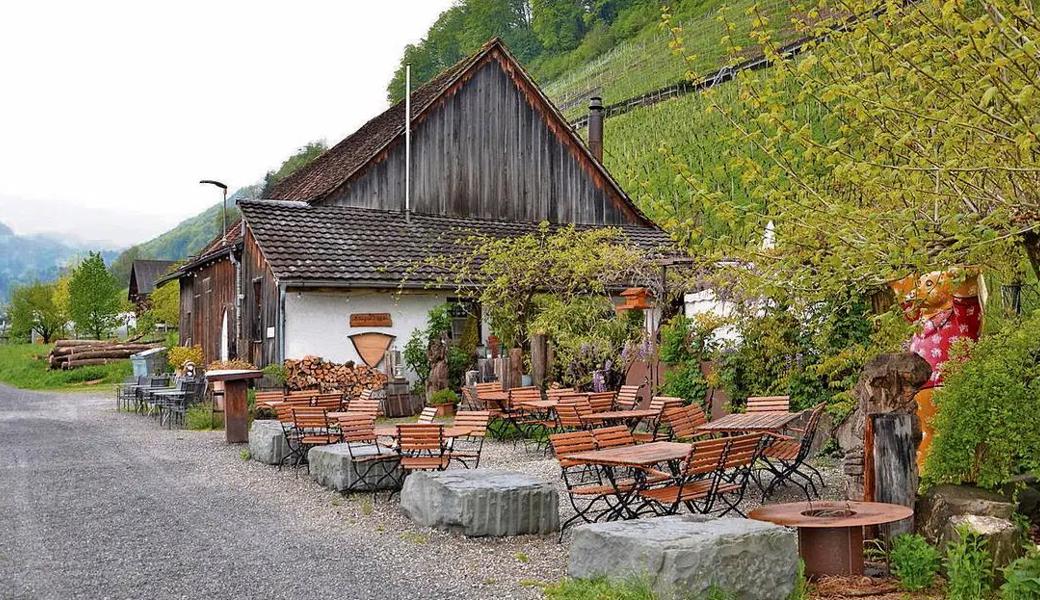 Bedeutender Zeuge der Bernecker Weinbautradition: Der Klumpentorkel  am Fuss der Rebberge.