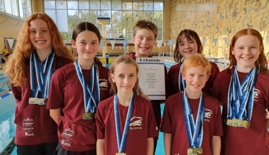 Sieben Schwimmerinnen und Schwimmer gewannen 20 Medaillen