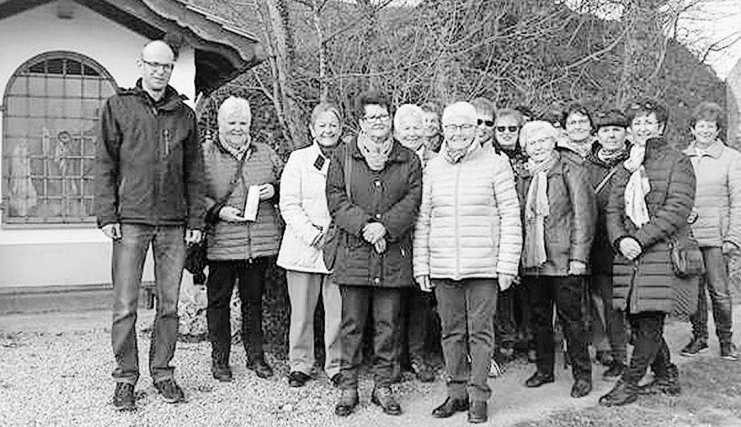 Die Widnauer Frauen bei der Kreuzweg-Begehung auf dem Montlinger Bergli. Bild: pd