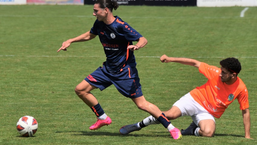 Der FC Staad (mit Marco Morgante, links) geht als Favorit in sein erstes Cupspiel.