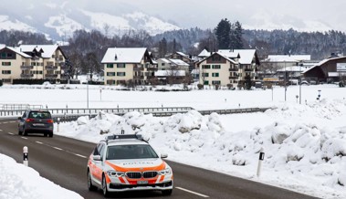 Kleinkind in Au verbrennt sich mit heissem Wasser und wird von der Rega ins Spital geflogen