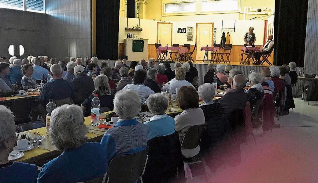 Die Auer Seniorinnen und Senioren wurden am Herbstanlass durch die Theatergruppe Silberfüchse bestens unterhalten. 