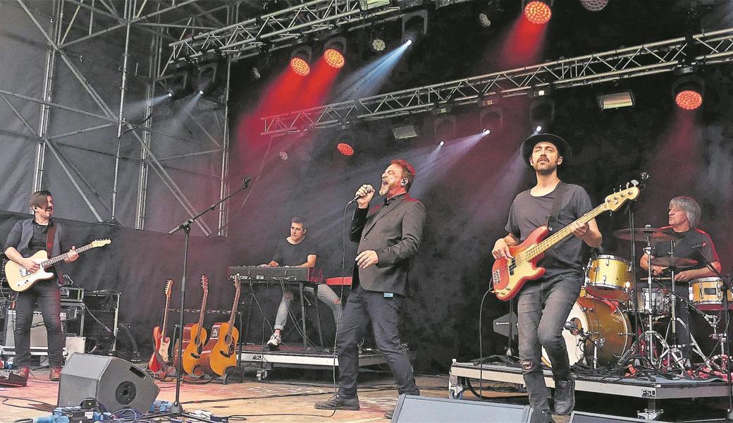 Die Ellis Mano Band spielte grossartigen Rhythm ‘n’ Blues. Wer mehr Bilder vom Festival sehen möchte, lädt die App Xtend herunter und scannt das Bild. 