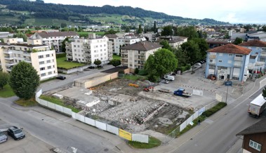 Neubauprojekt «Hirschblick»: am Hirschenweg entstehen Mietwohnungen und Gewerbeflächen