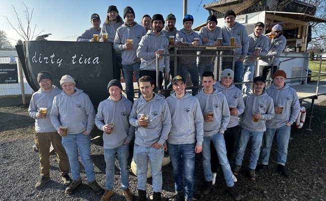 «Wearlagrübler» weihen ihren Fasnachtswagen mit einem Fest ein