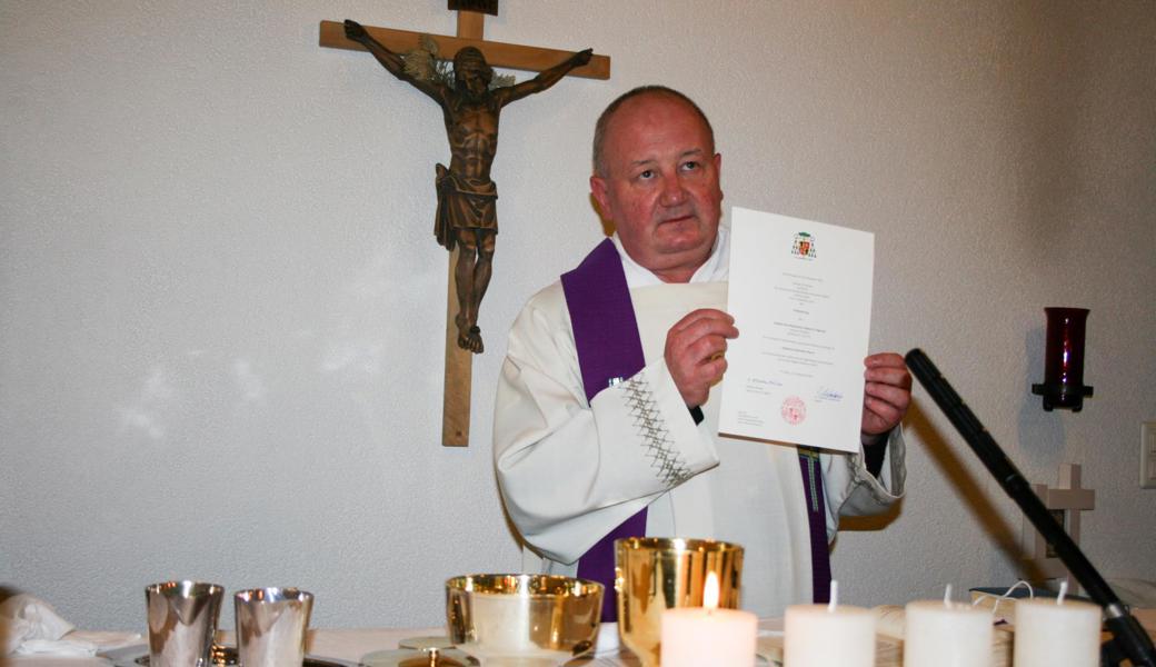 Pfarrer Waldemar Piatkowski entweihte die Kapelle in einem Gottesdienst