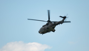 Übung: Super Puma misst Radioaktivität und fliegt übers Rheintal