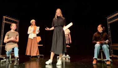 Theater der OMR: Der Schein trügt im Mädcheninternat