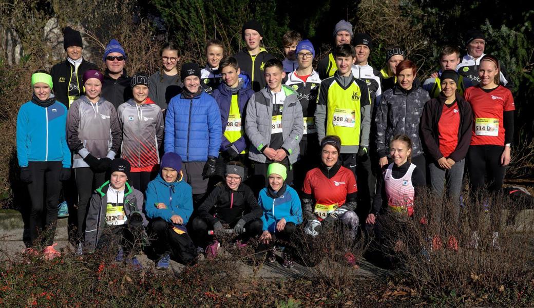 Erfolgreiche Tour-de-Cross-Läuferinnen und -Läufer am Altacher Silvesterlauf.