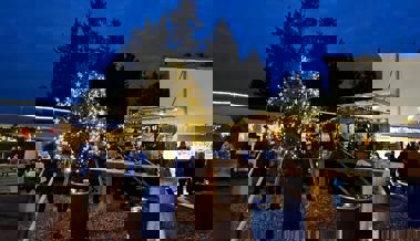 Zum ersten Mal ein Weihnachtsmarkt im Dorf