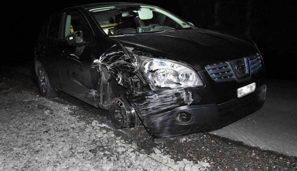 Trotz geplatztem Reifen fuhr der Autofahrer auf der Felge weiter. 