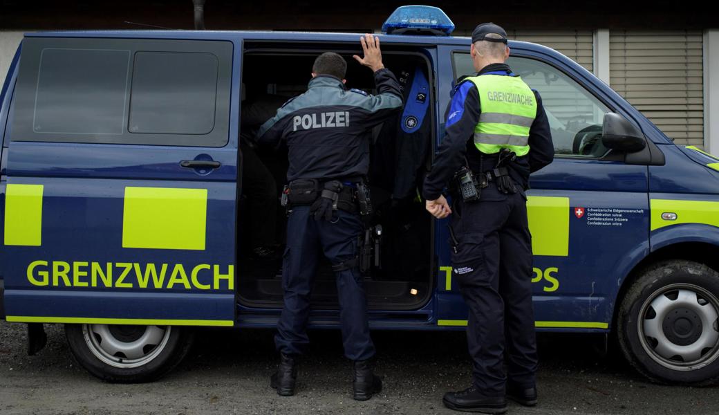 Das Grenzwachtkorps griff letztes Jahr 12'927 Personen auf, die sich rechtswidrig in der Schweiz aufgehalten haben.