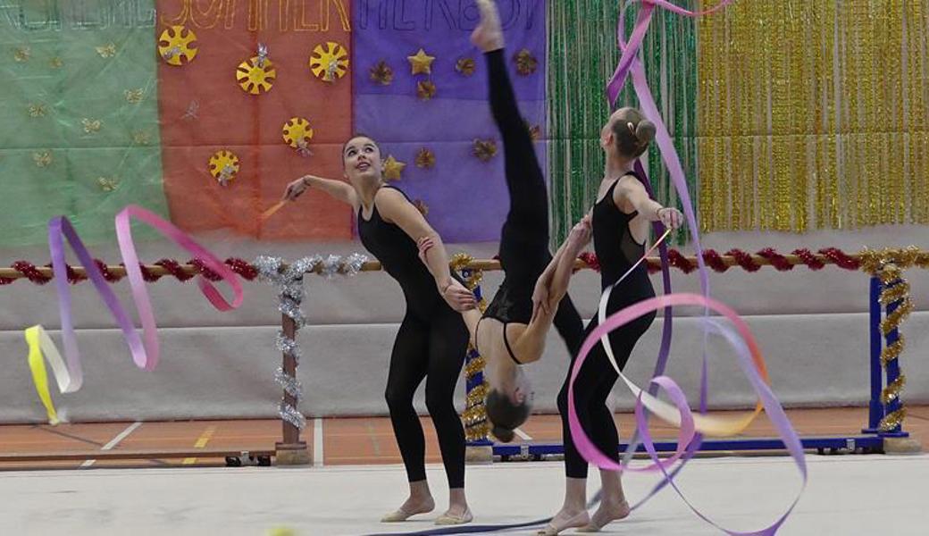 Die Gymnastinnen des Regionalen Leistungszentrums Ost mit Anastasia Weder und Tina Schefer begeisterten mit ihrer Vorführung mit dem Band.