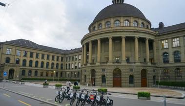 Kaum Studierte, aber viele Lehrabgänger