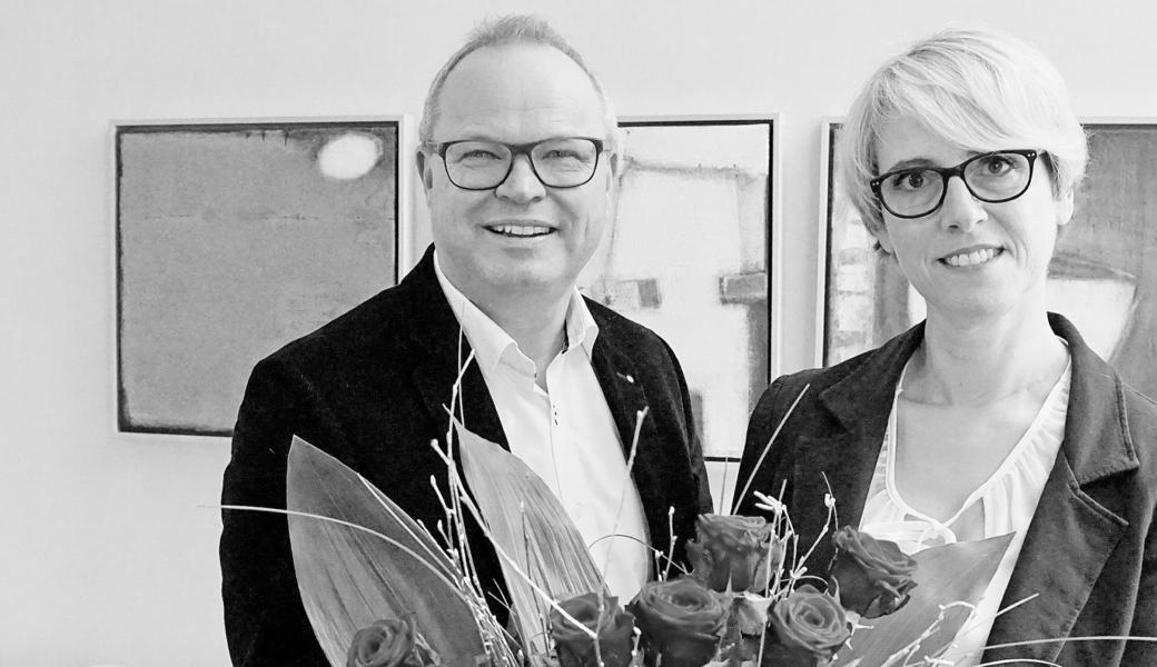 Geschäftsführer Roman Ammann und Katharina Marzano von der bürotrend ag Altstätten feiern 20-Jahr-Jubiläum.  