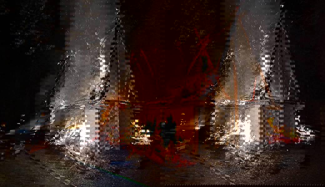 Eine Kerze löste im Museumsdorf in Mäder einen Brand aus