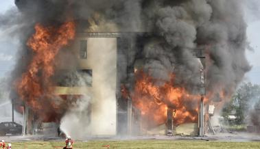 100 Fotos und Videos vom Brand