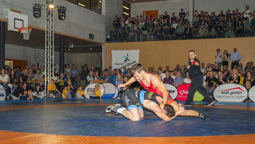 Ein Bild aus der letzten Saison: Flavio Freuler gewann die Begegnung gegen Dorien Hutter mit 4:0 Punkten.