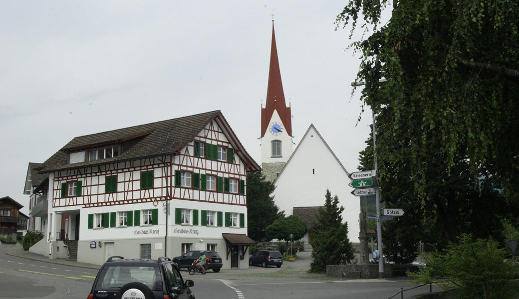 Diesen Freitag ist die Durchfahrt durch Montlingen gesperrt. Der Kanton lässt auf die sanierte Strasse noch den Deckbelag einbauen.