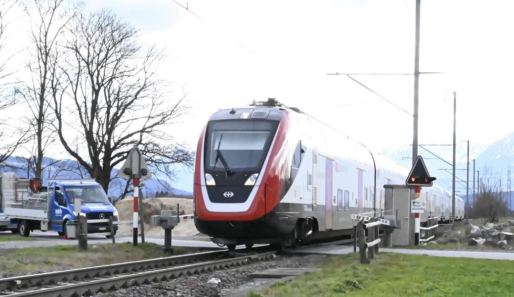 Bahnübergang Altstätterstrasse zwischen Altstätten und Oberriet: Von hier bis zum Bahnhof Oberriet soll das Bahntrassee auf zwei Spuren ausgebaut werden.