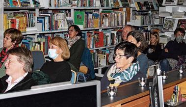 Erzählnacht in der Bibliothek zum Thema Bienen