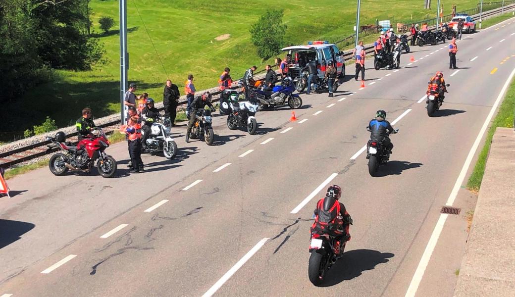 Die Polizei kontrollierte in Gais stundenlang Töffs.