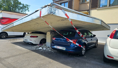 Haarscharf an einer Katastrophe vorbei: Lastwagen bringt Tankstellenüberdachung zum Einsturz