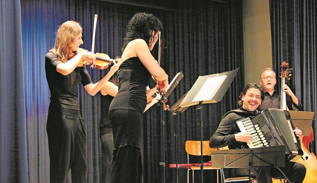 Präzis und spielfreudig trat Goran Kovačević am Samstagabend mit den Streichern des Quinteto del Arco Nuevo auf.