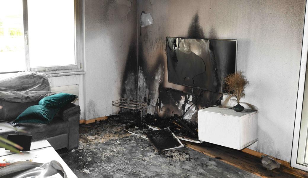 Vermutlich brach das Feuer im Bereich des Fernsehers aus.